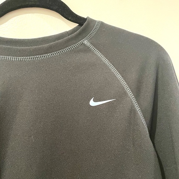 Nike Dri-Fit Short Sleeve Shirt - Picture 3 of 5